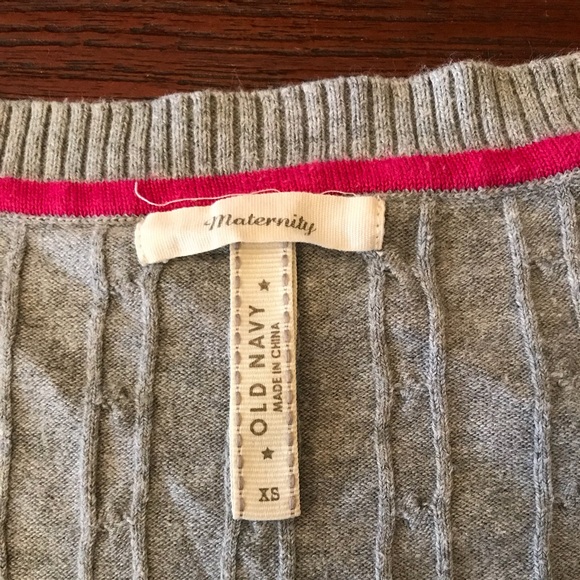 Old Navy Grey Heather Cable Knit V-Neck Sweater - Picture 2 of 2